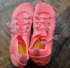 Coral Lightweight Women's Athletic Barefoot Shoes